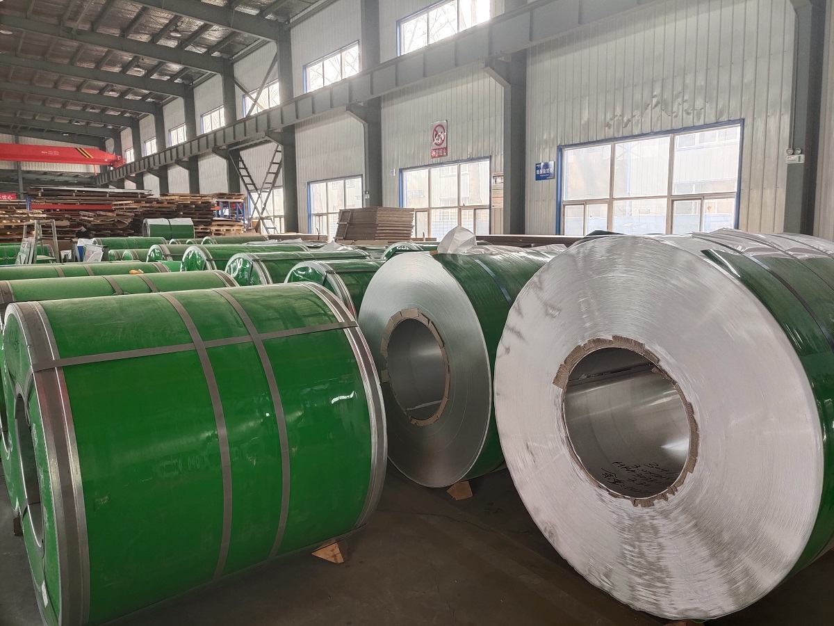 Stainless steel sheet delivery