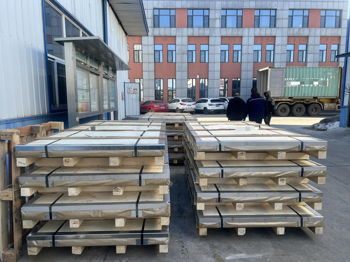 Stainless steel sheet delivery