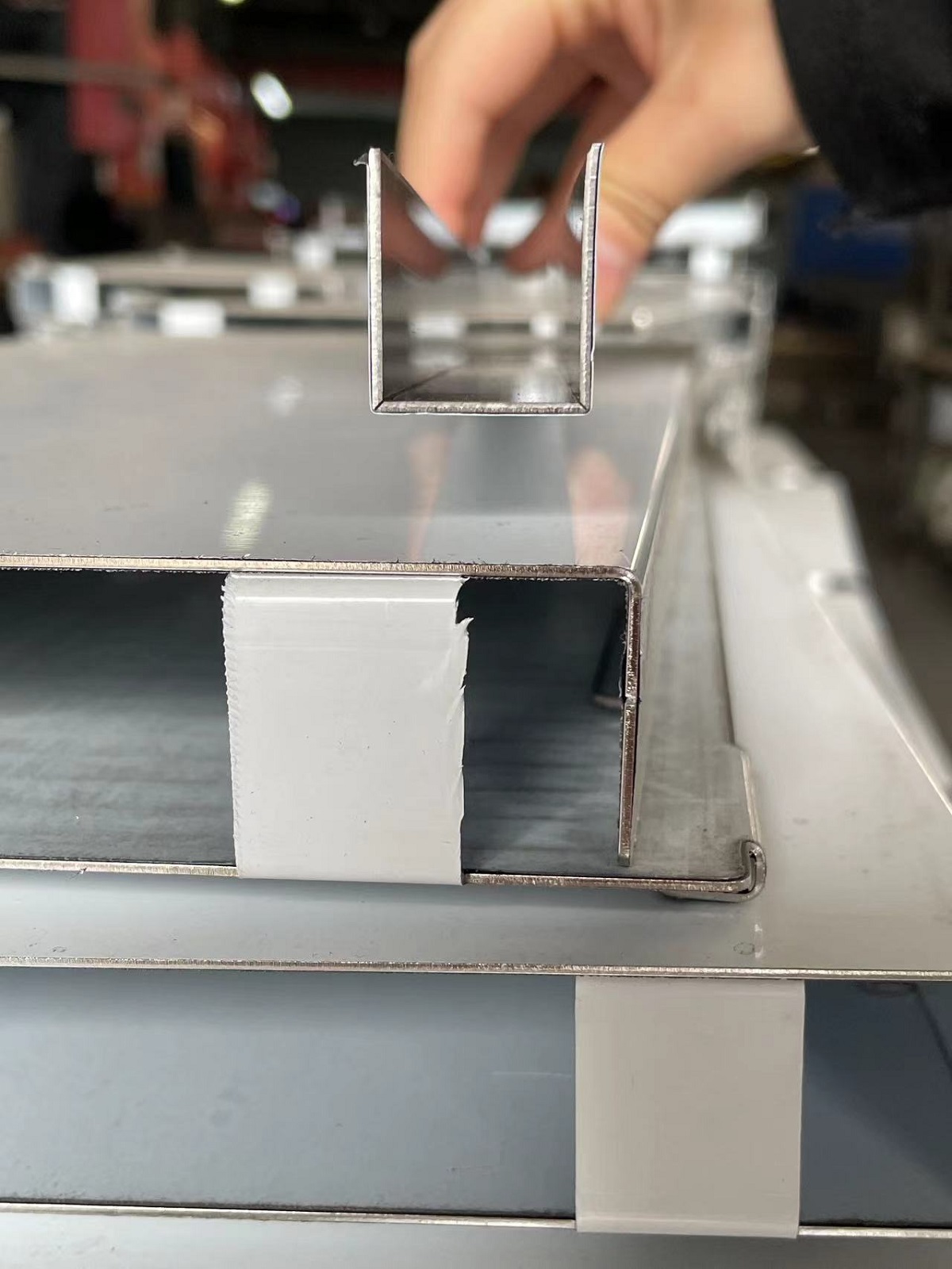 Stainless steel V- grooving Stainless steel Great Wall sheet -bending process