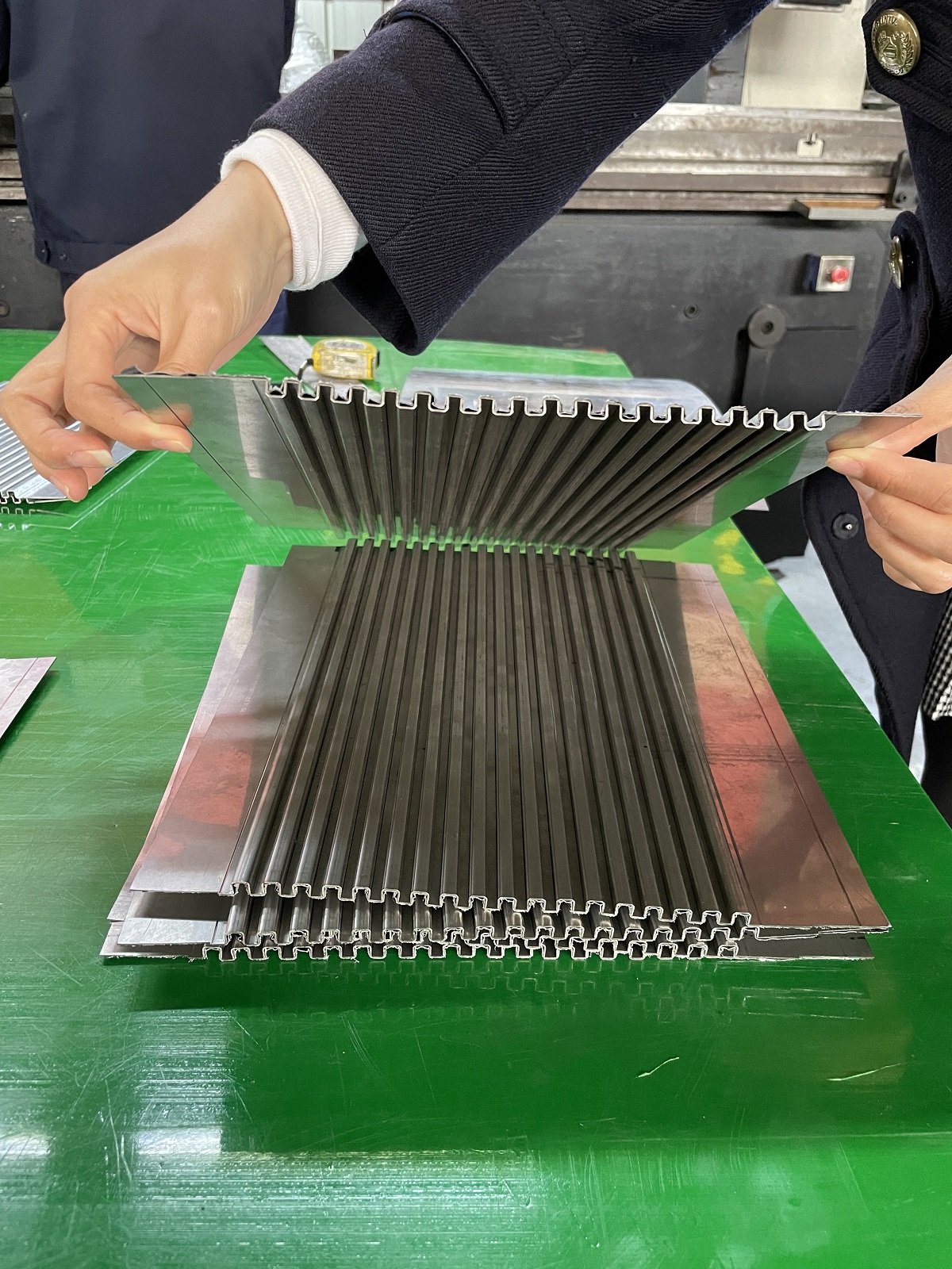 Stainless steel V- grooving Stainless steel Great Wall sheet -bending process